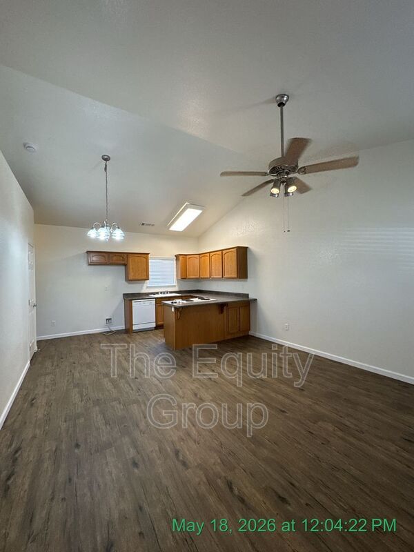 Foto del edificio - 1323 S Crowe St