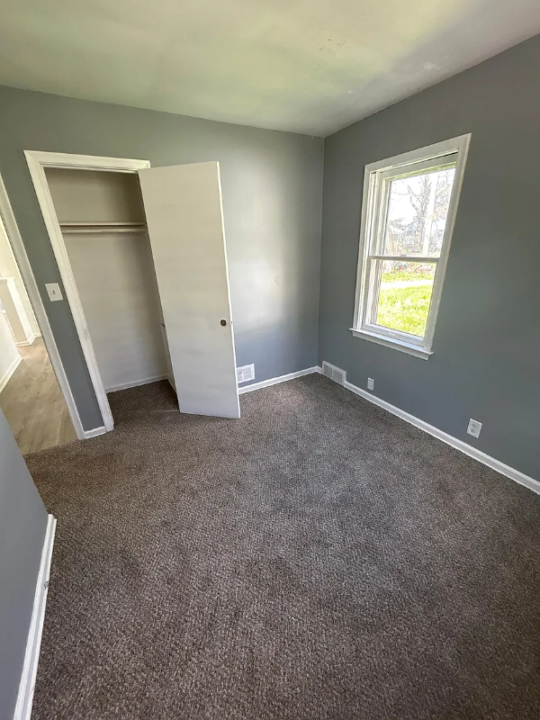 Building Photo - 4735 Birchcrest Dr