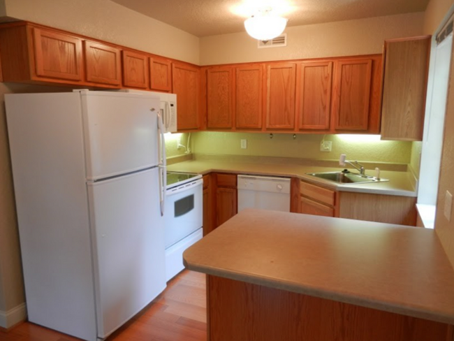 Foto del edificio - $1,350 | 2 Bedroom, 1 Bathroom Condo | No ...