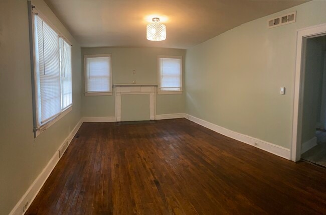 Building Photo - 514 Zene St