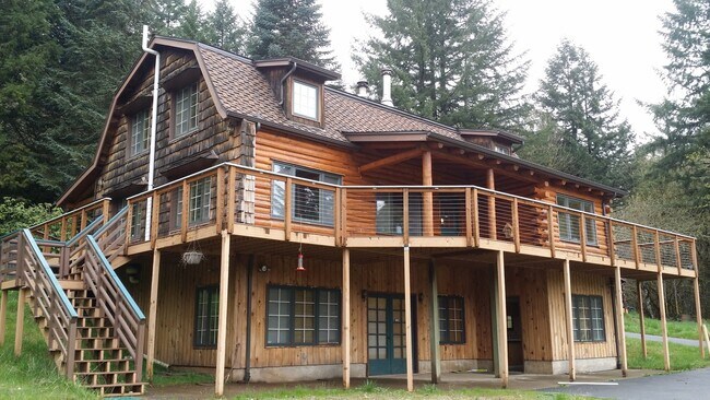 Foto del edificio - 4-Bedroom House w/ MIL Apt on Bald Peak Mt...