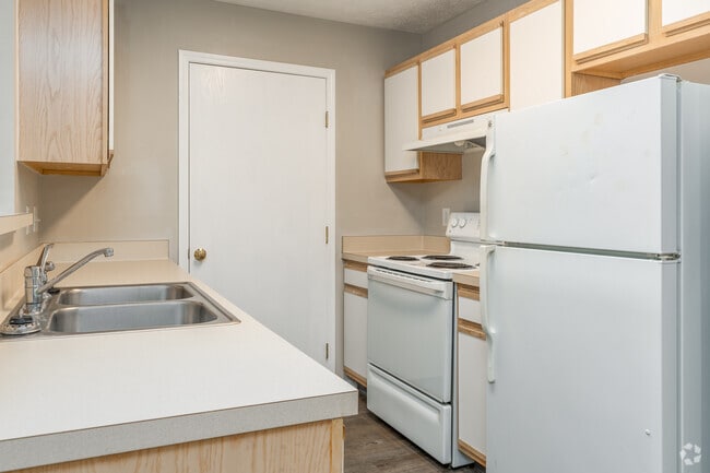 1BR, 1BA - 735SF - Kitchen - Leafy Dell Apartments