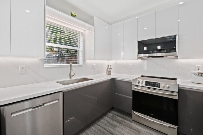 Building Photo - 3 Bedroom, 2.5 Bath Home in Cutler Bay with Bright Living Areas, Functional Layout, and Convenien...