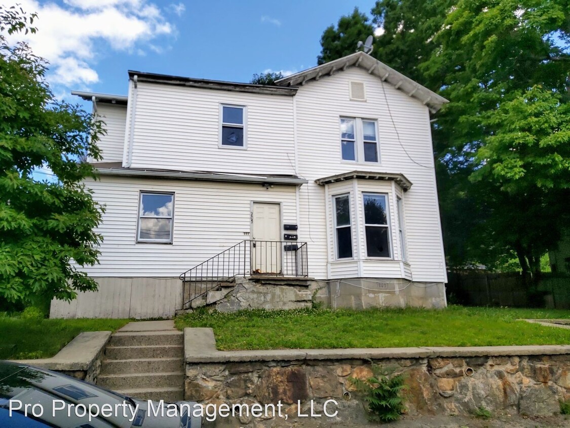 Building Photo - 305 Wolcott St