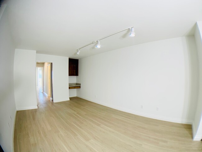 Building Photo - 12756 Caswell Ave