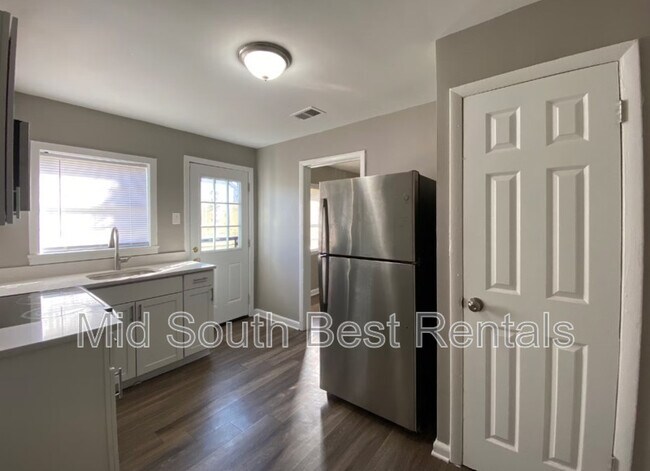 Building Photo - 2570 Quail Ave