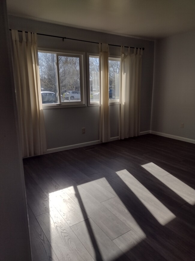 Front room - 1117 Pam Dr