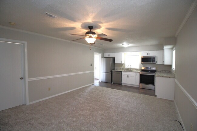 Foto del edificio - Updated 1-Bedroom Duplex in Bellview – New...
