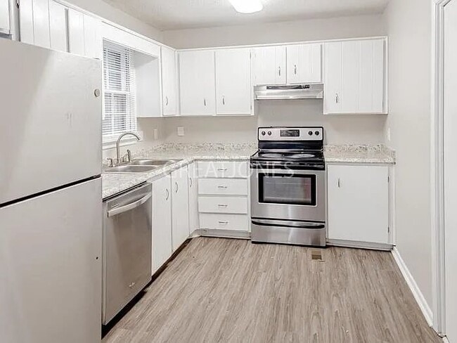 Foto del edificio - 1120 Womrath Rd