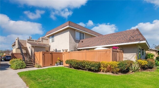 Building Photo - 16720 Cedarwood Cir
