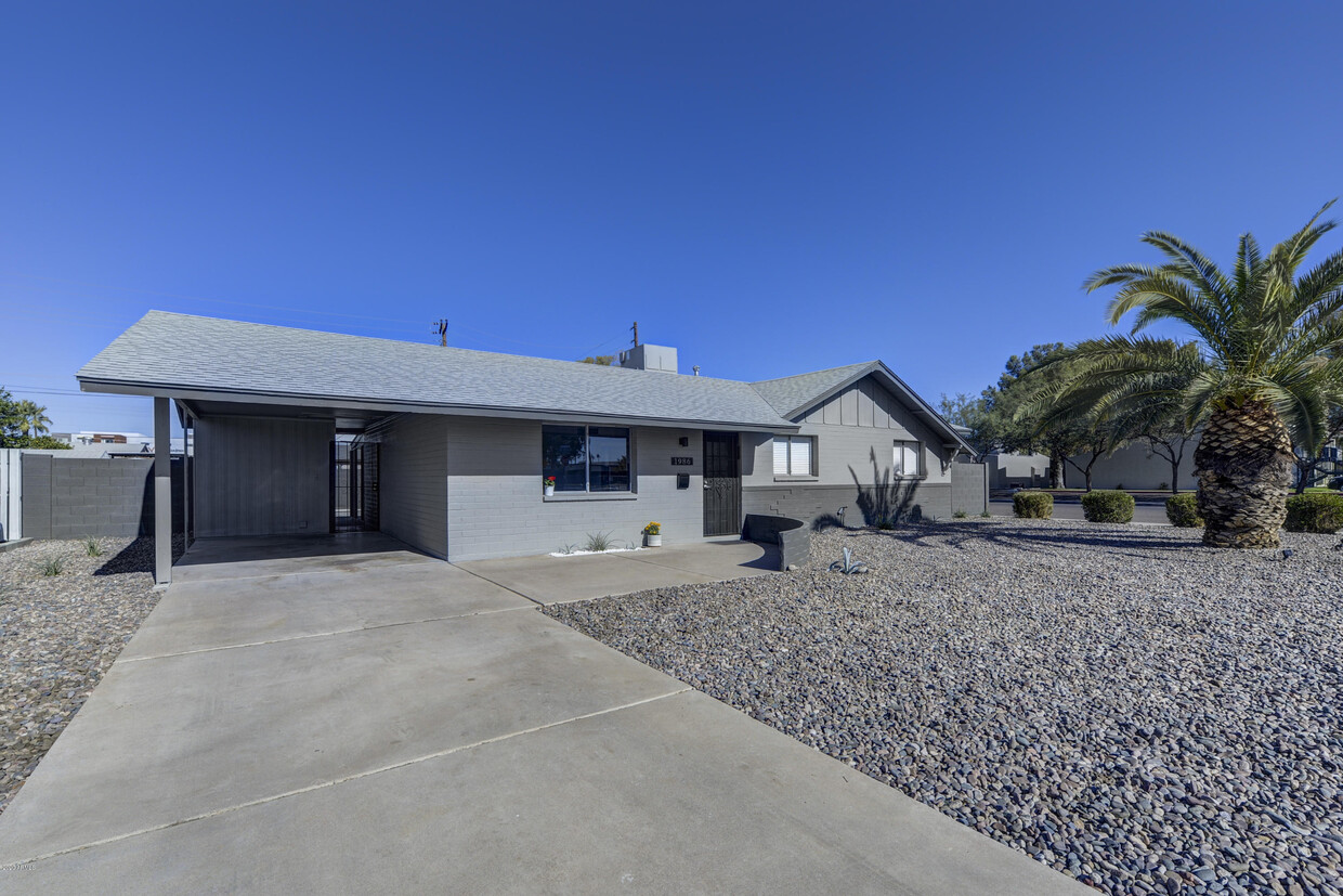 Foto principal - 1986 E Palmcroft Dr