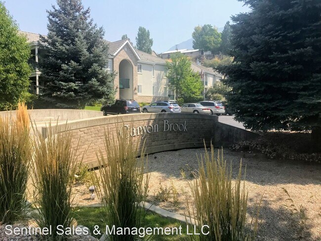 Foto del edificio - 4980 N University Ave