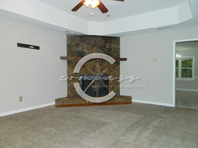 Building Photo - 2106 Fairway Ct SE