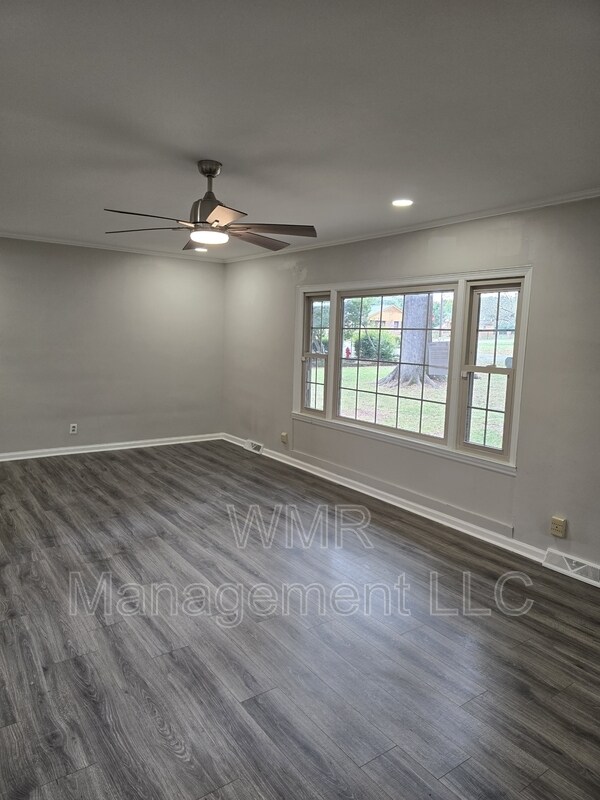Foto del edificio - 420 Downey Pl