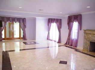 Foto del edificio - 2038 E Glenoaks Blvd