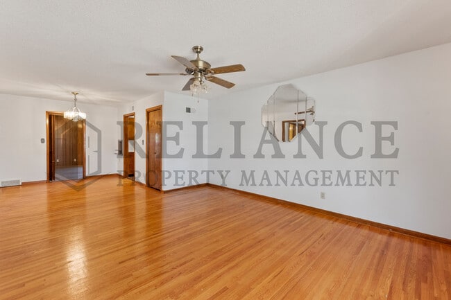 Foto del edificio - 1707 S Mission Rd