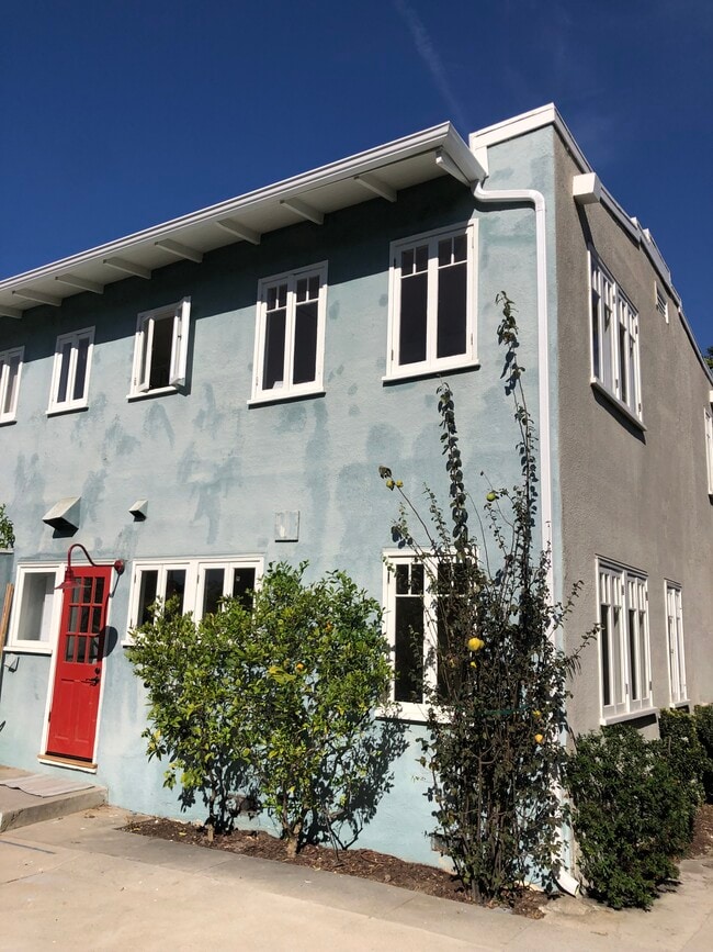 back of the place - 516 Bay St