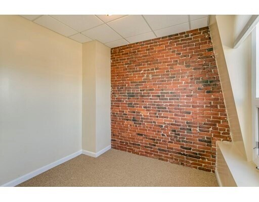 Building Photo - 379 Main St