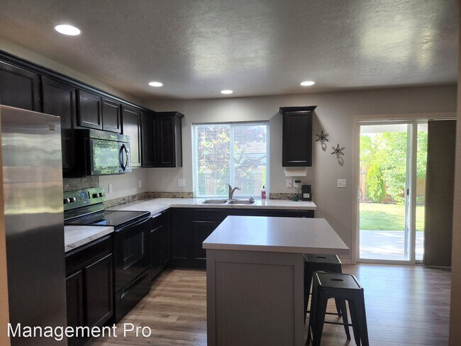 Foto del edificio - 3 br, 2.5 bath House - 10001 W. Irving St.
