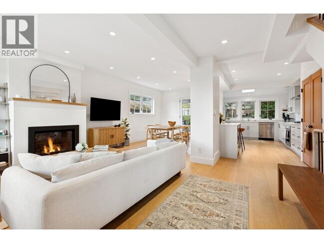 Building Photo - 230 28th St E