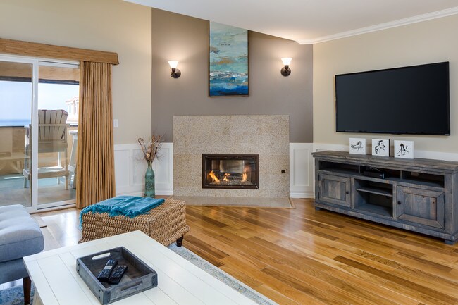 Living - 1324 S Pacific St
