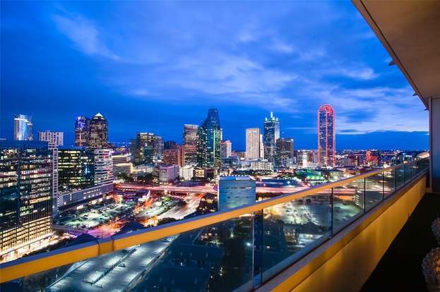 Foto del edificio - 2430 Victory Park Ln
