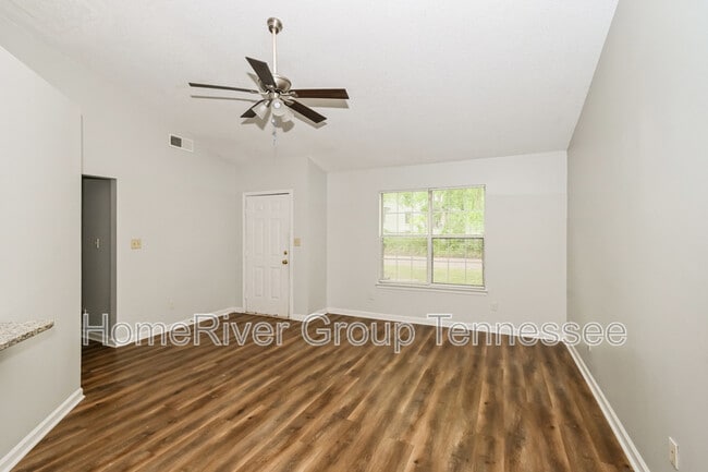 Foto del edificio - 7007 Village Ln