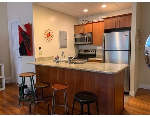 Primary Photo - 150 Newbury St