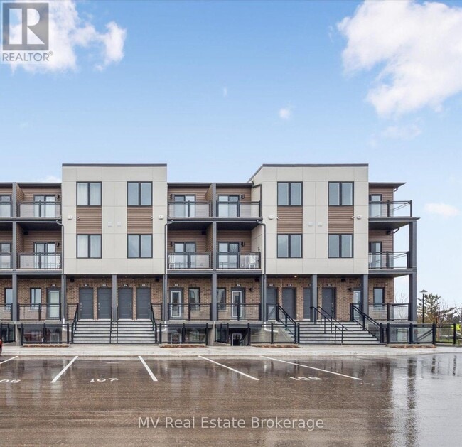 Building Photo - 940 St David St N