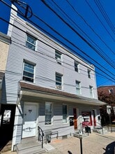Building Photo - 445-447 Linden St