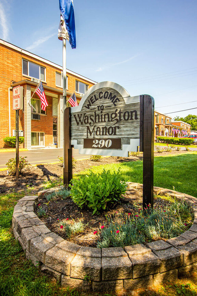 Building Photo - Carriage House Apartments