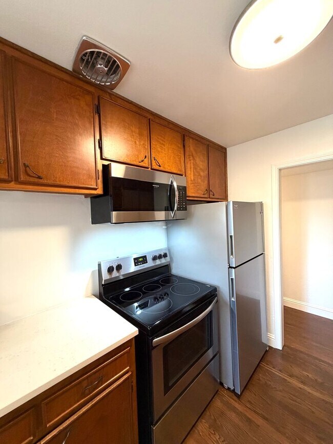 Foto del edificio - Charming 3-Bed, 1-Bath West Sacramento Home – Updated with Solar!