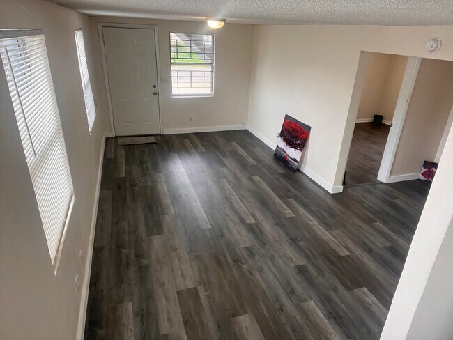 Foto del edificio - 1325 W 25th St