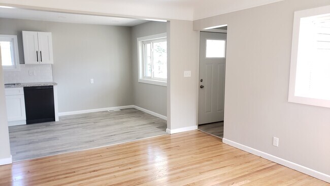 Building Photo - 15161 Harrison St