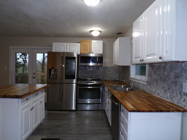 Building Photo - 525 85th St S