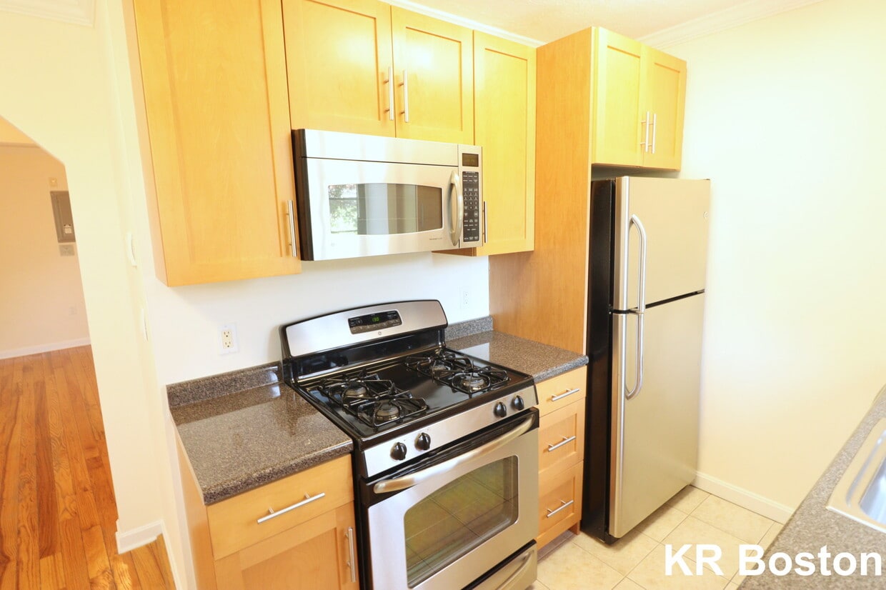 Primary Photo - 44 Brattle St