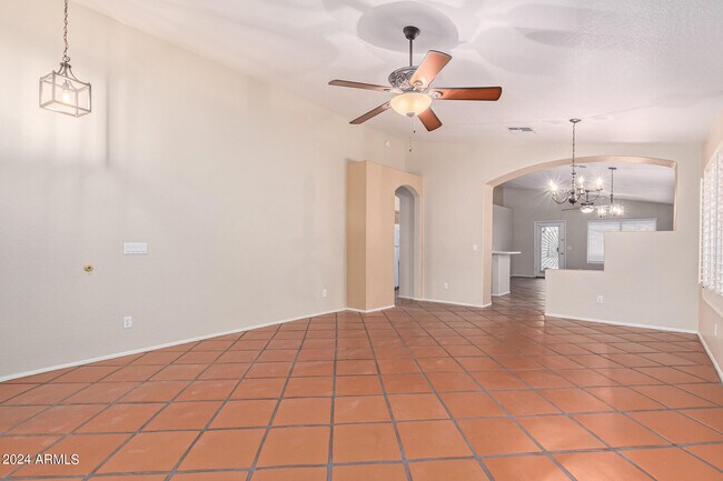 Foto del edificio - 8190 W Behrend Dr