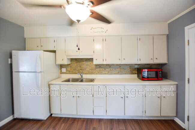 Foto del edificio - 1045 Harborview Road