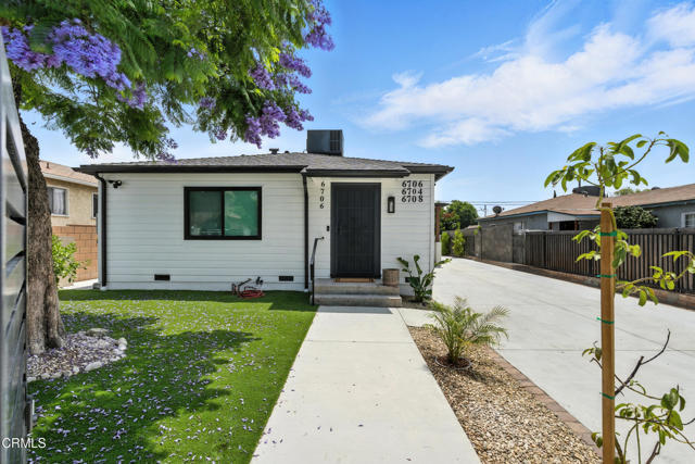Foto del edificio - 6706 Riverton Ave