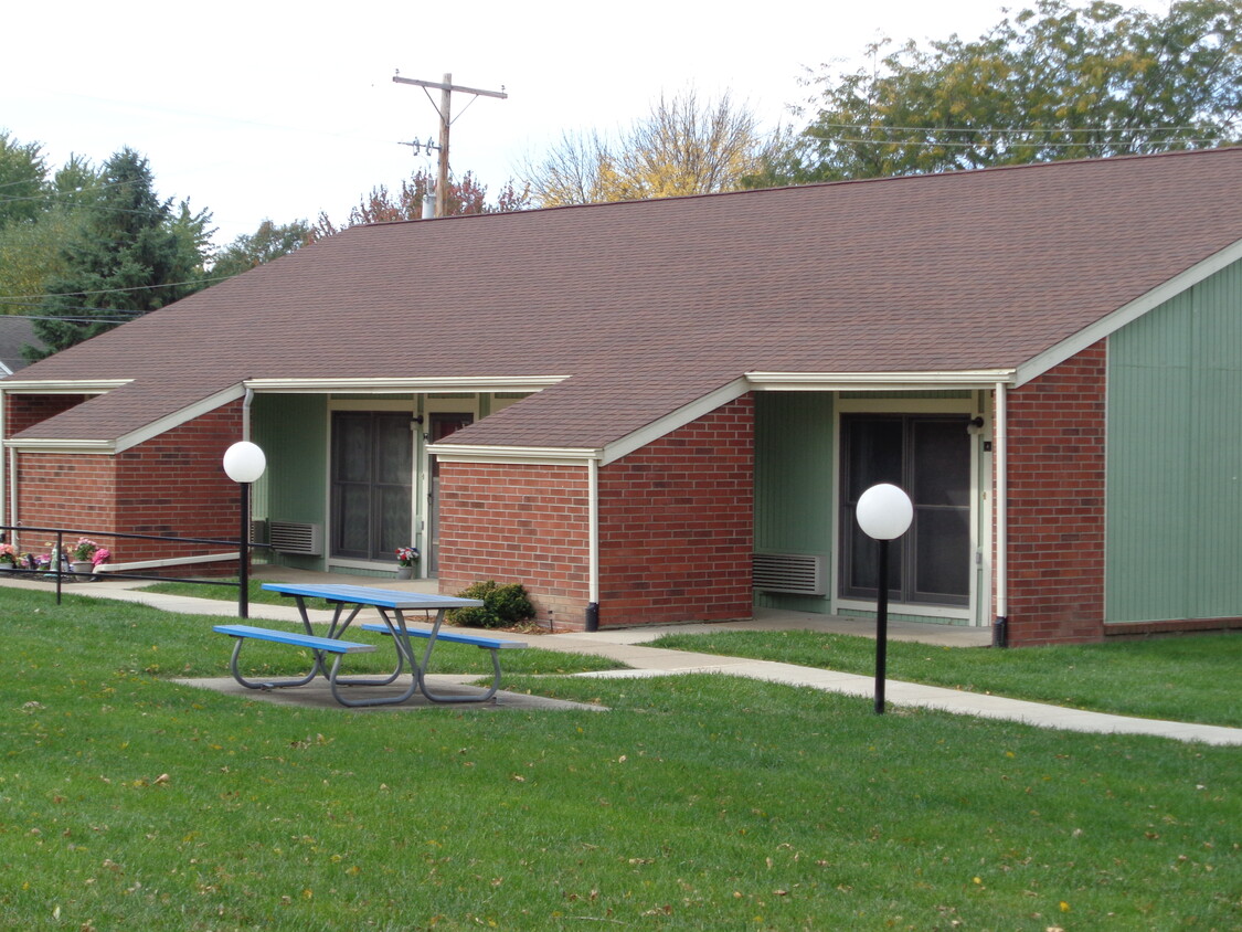 Building Photo - 405 Iowa St
