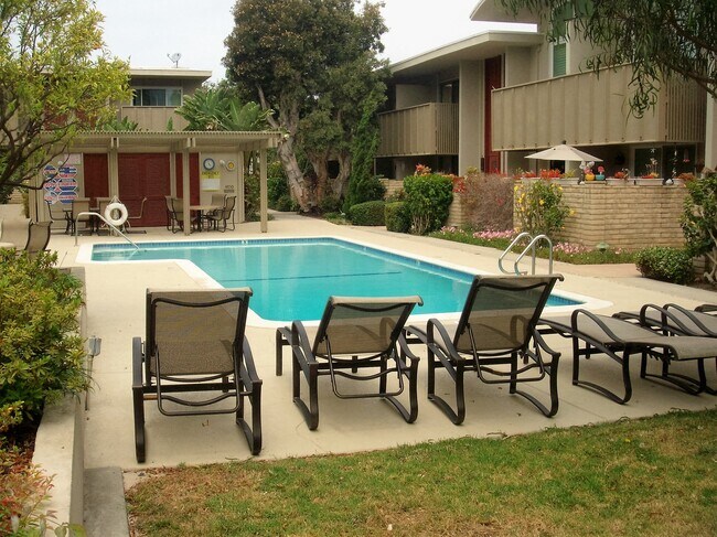 community pool area - 4758 La Villa Marina