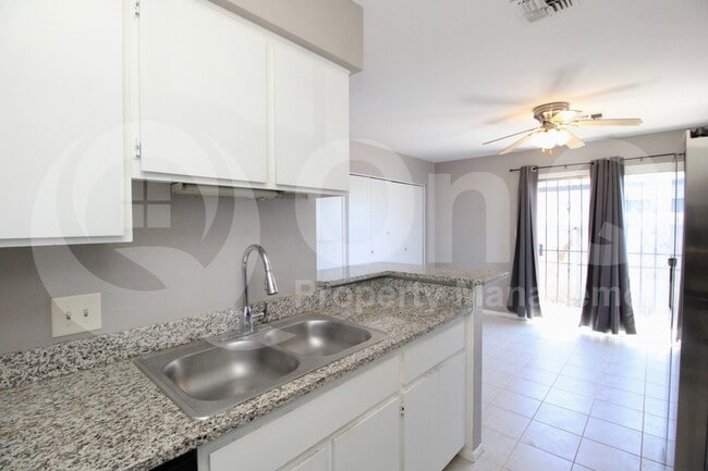 Building Photo - 9021 W Elm St