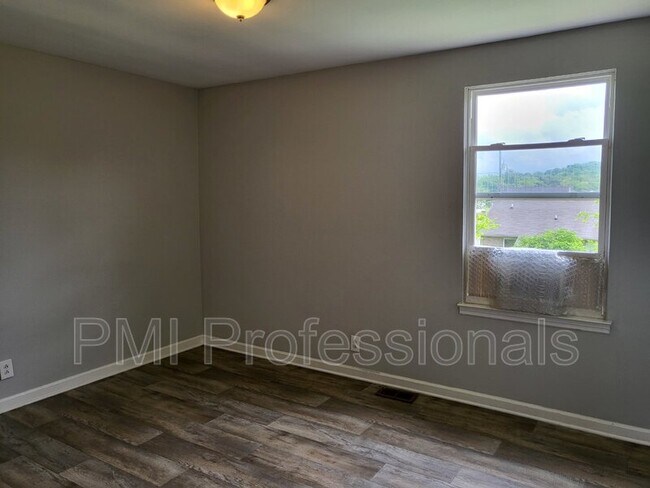 Building Photo - 3606 Willow Creek Ct