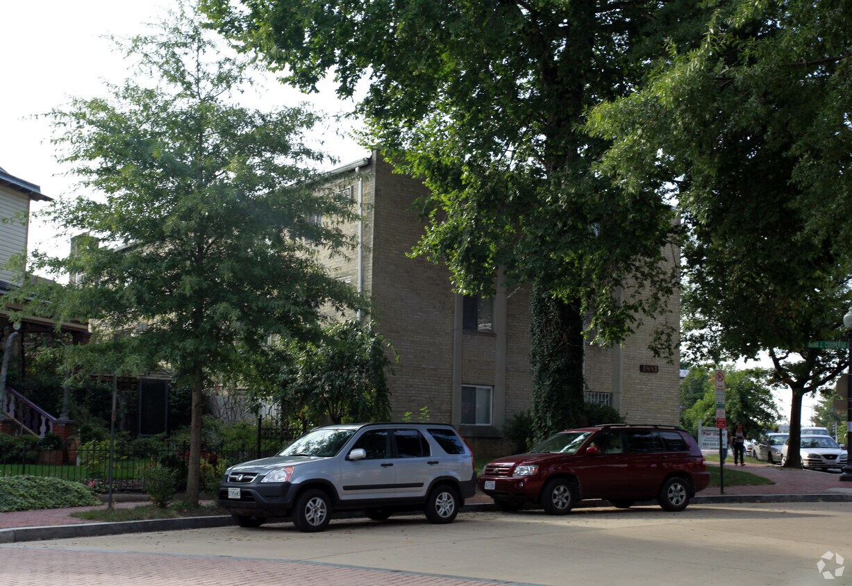 Foto del edificio - 1881 3rd St NW