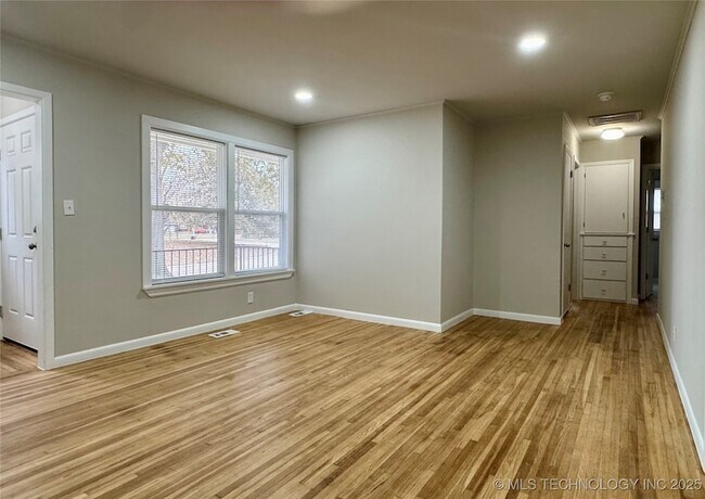 Foto del edificio - 5308 S Madison Ave