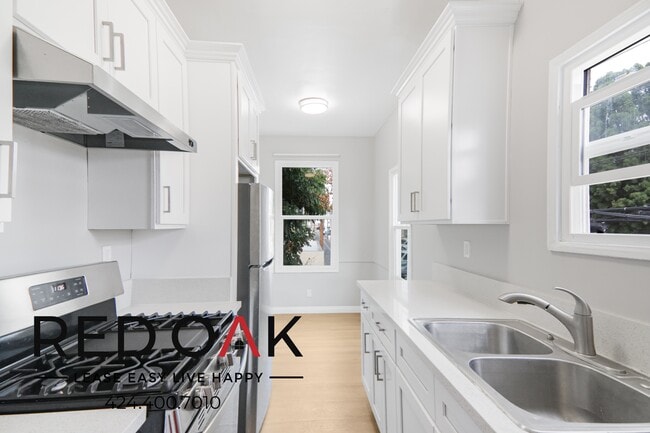 Foto del edificio - 366 Hayworth Ave