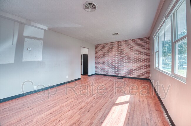 Building Photo - 968 E 26th Ave