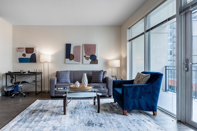 Building Photo - 301 Commons Park S