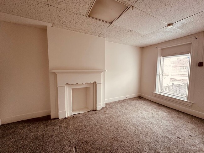 Building Photo - 221 S George St