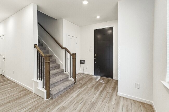 Building Photo - 9638 Lily Vis Ln